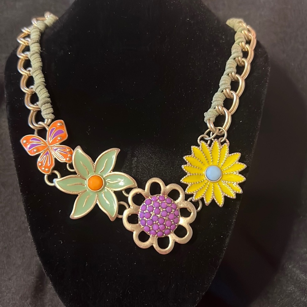 Lia Sophia floral gold necklace